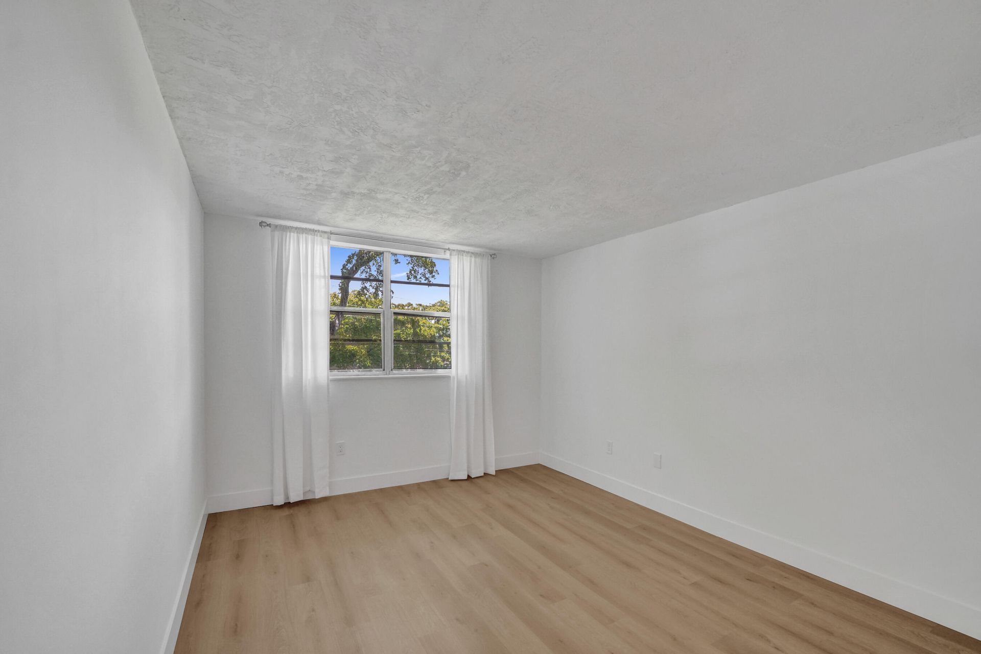 7300 NW 17th Street, Unit 305, Plantation, FL 33313 Photo