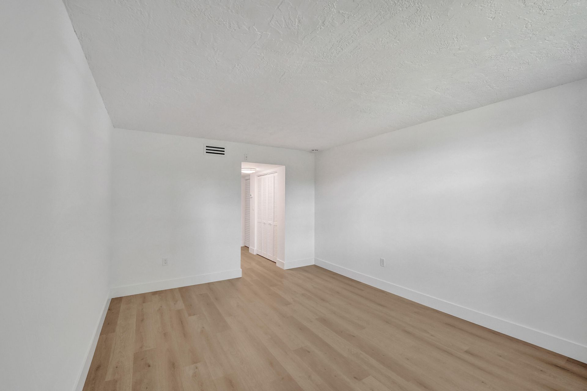 7300 NW 17th Street, Unit 305, Plantation, FL 33313 Photo