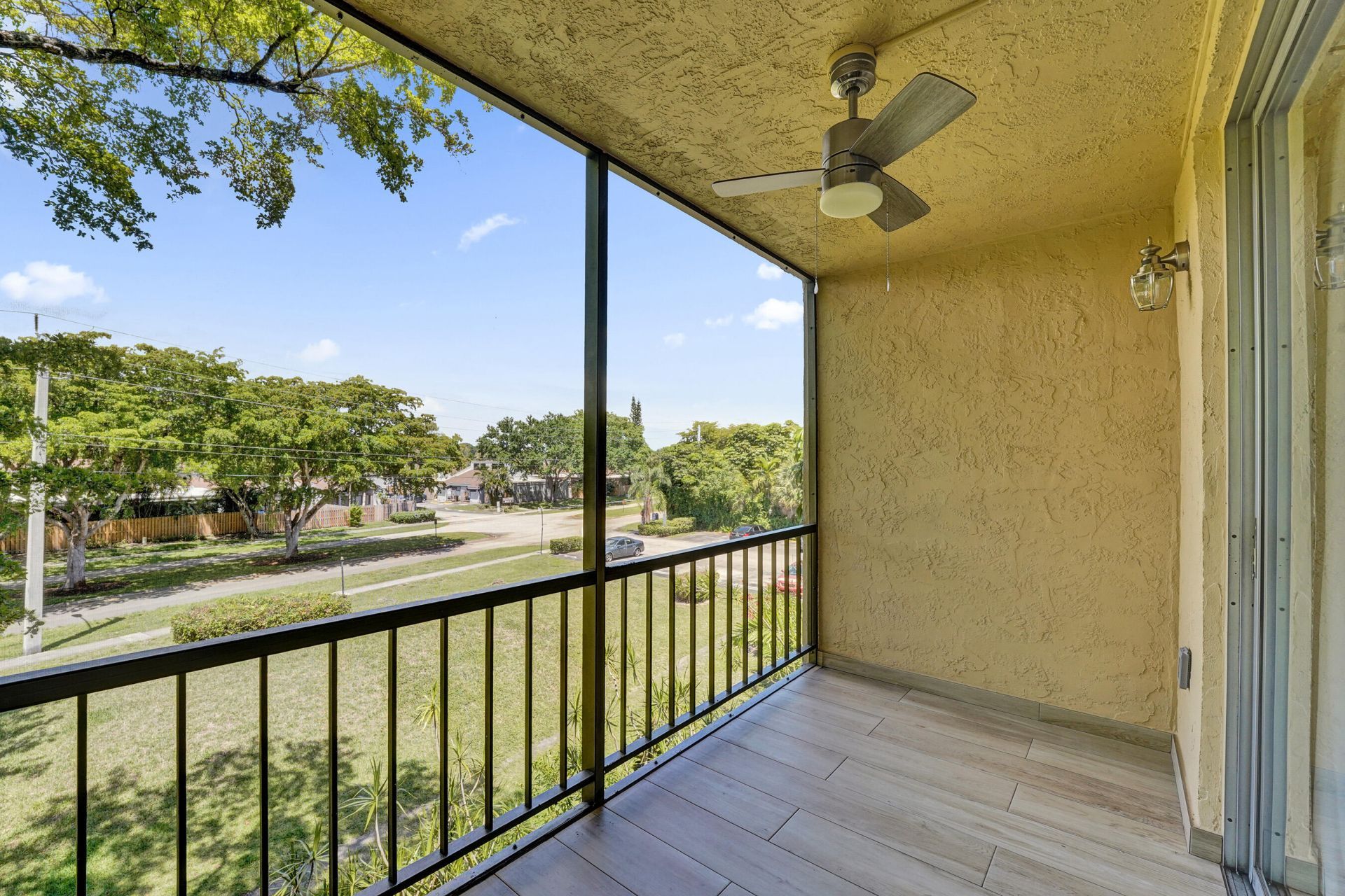 7300 NW 17th Street, Unit 305, Plantation, FL 33313 Photo