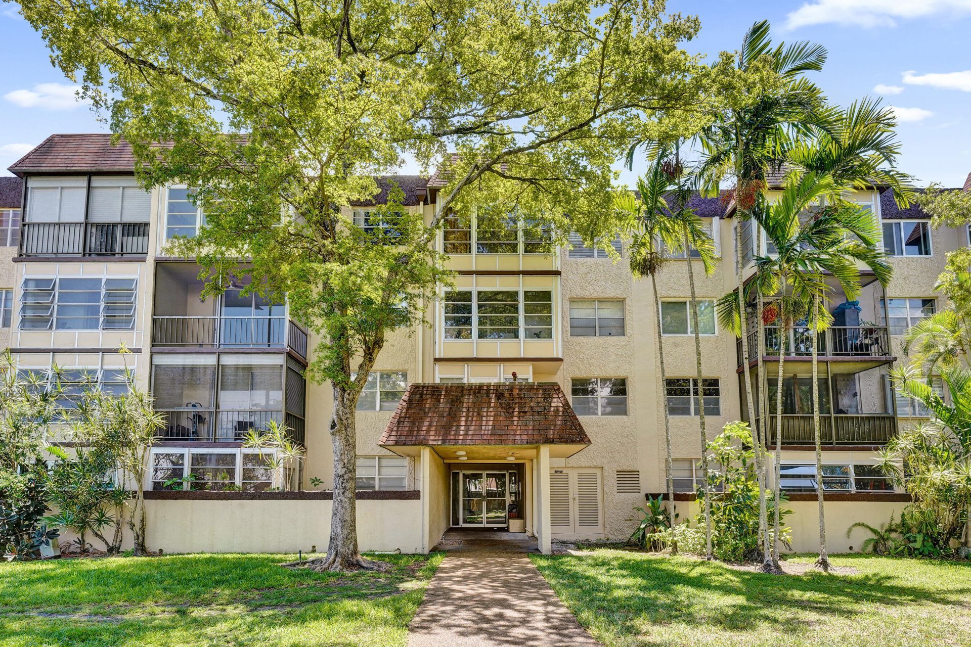 7300 NW 17th Street, Unit 305, Plantation, FL 33313 Photo