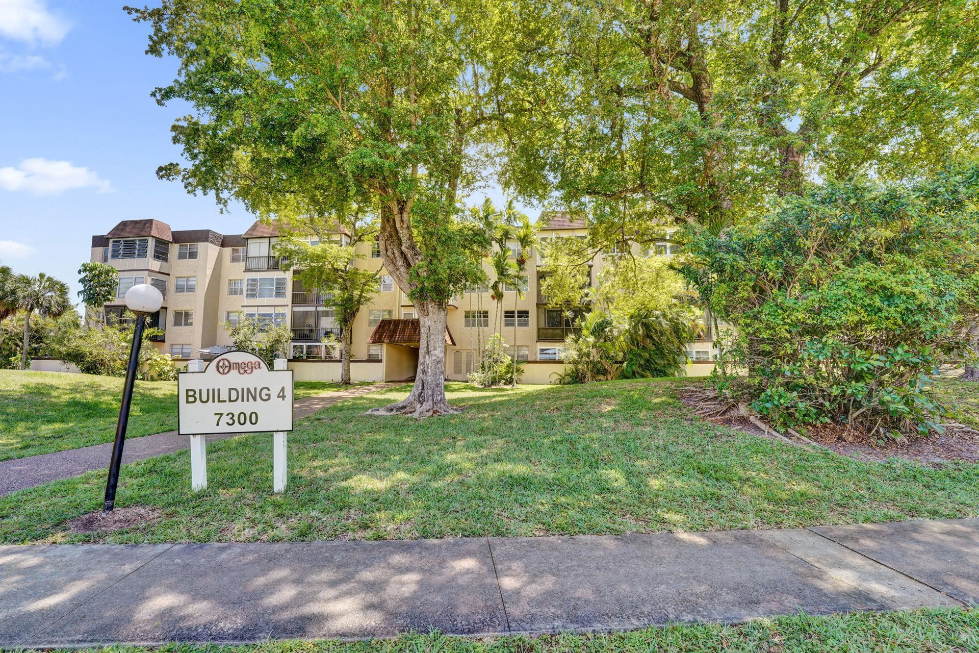 7300 NW 17th Street, Unit 305, Plantation, FL 33313 Photo