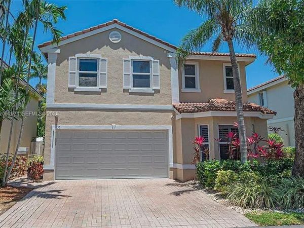 1135 W Lake St , Hollywood, FL 33019