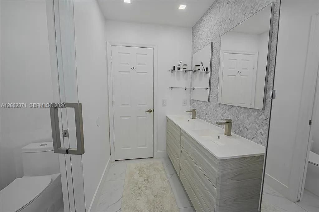 1135 W Lake St , Hollywood, FL 33019 Photo