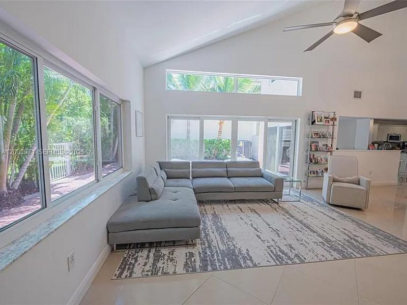 1135 W Lake St , Hollywood, FL 33019 Photo