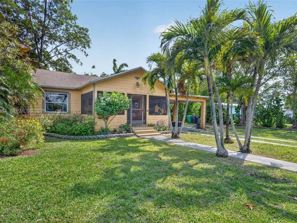 1490 NW 8th St, Homestead, FL 33030