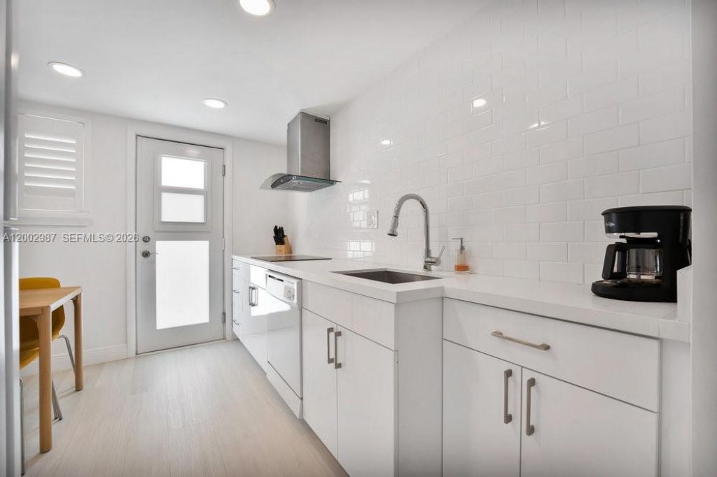 240 Galen Dr , Unit 112, Key Biscayne, FL 33149 Photo