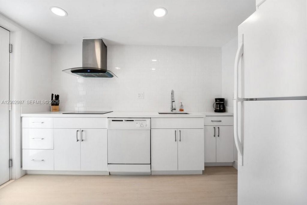 240 Galen Dr , Unit 112, Key Biscayne, FL 33149 Photo