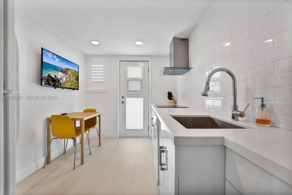 240 Galen Dr , Unit 112, Key Biscayne, FL 33149 Photo