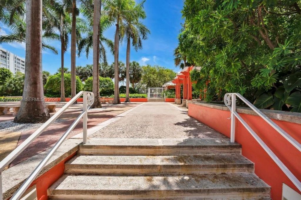 240 Galen Dr , Unit 112, Key Biscayne, FL 33149 Photo