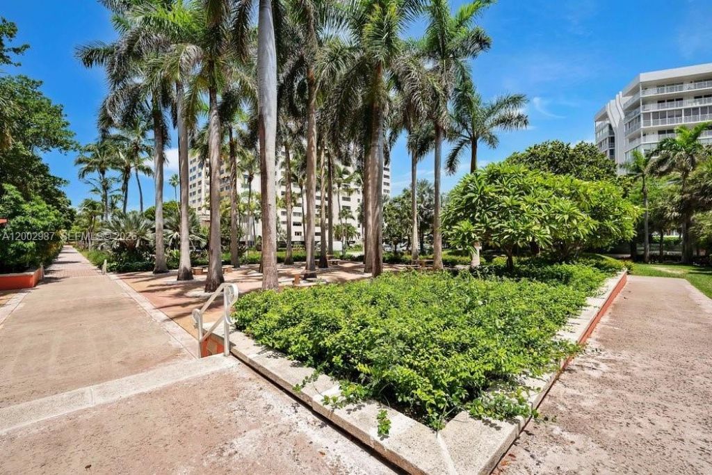 240 Galen Dr , Unit 112, Key Biscayne, FL 33149 Photo