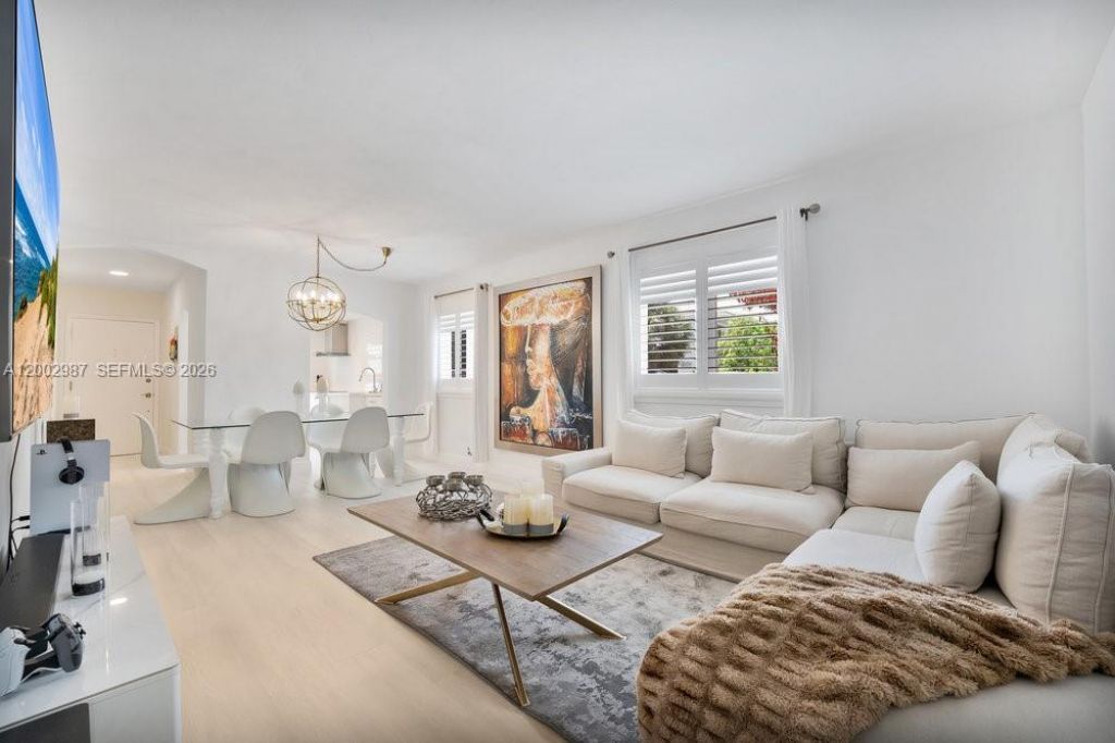 240 Galen Dr , Unit 112, Key Biscayne, FL 33149 Photo