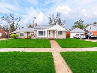 22515 Floral Street, Farmington, MI 48336