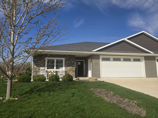 2440 Red Oak Road, Decorah, IA 52101