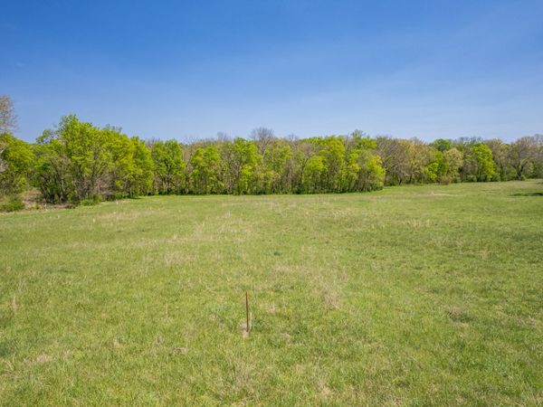 4 Old Zion Rd , Columbia, TN 38401