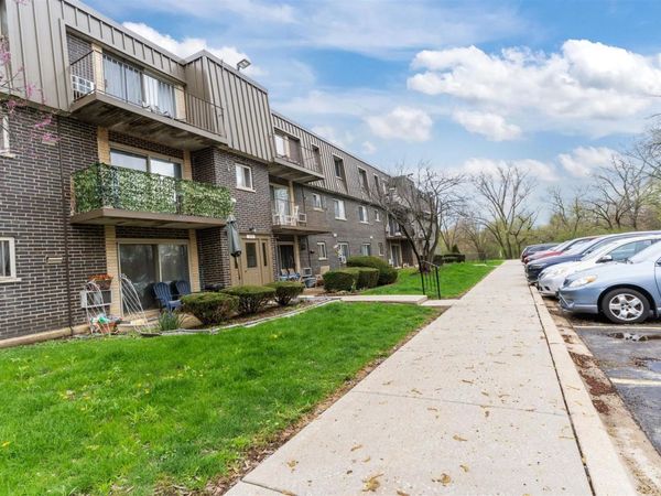 570 Fairway View Drive, Unit 3H, Wheeling, IL 60090