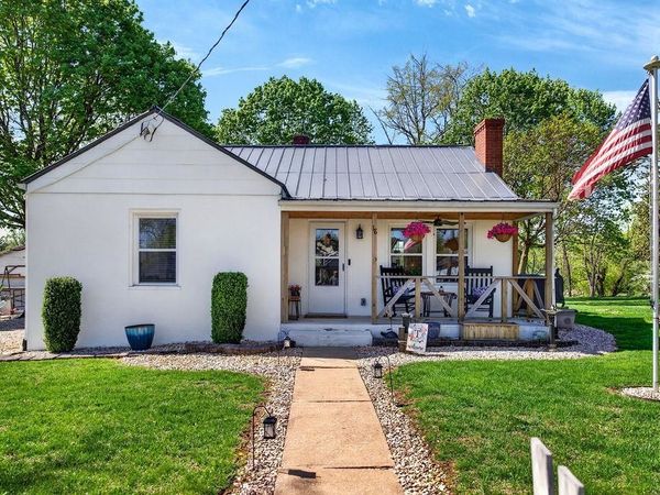 18 BARTLEY ST, STAUNTON, VA 24401