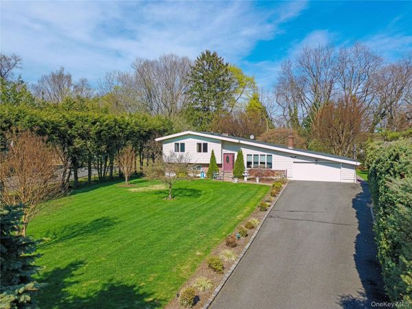 11 Laurie Place , Glen Cove, NY 11542