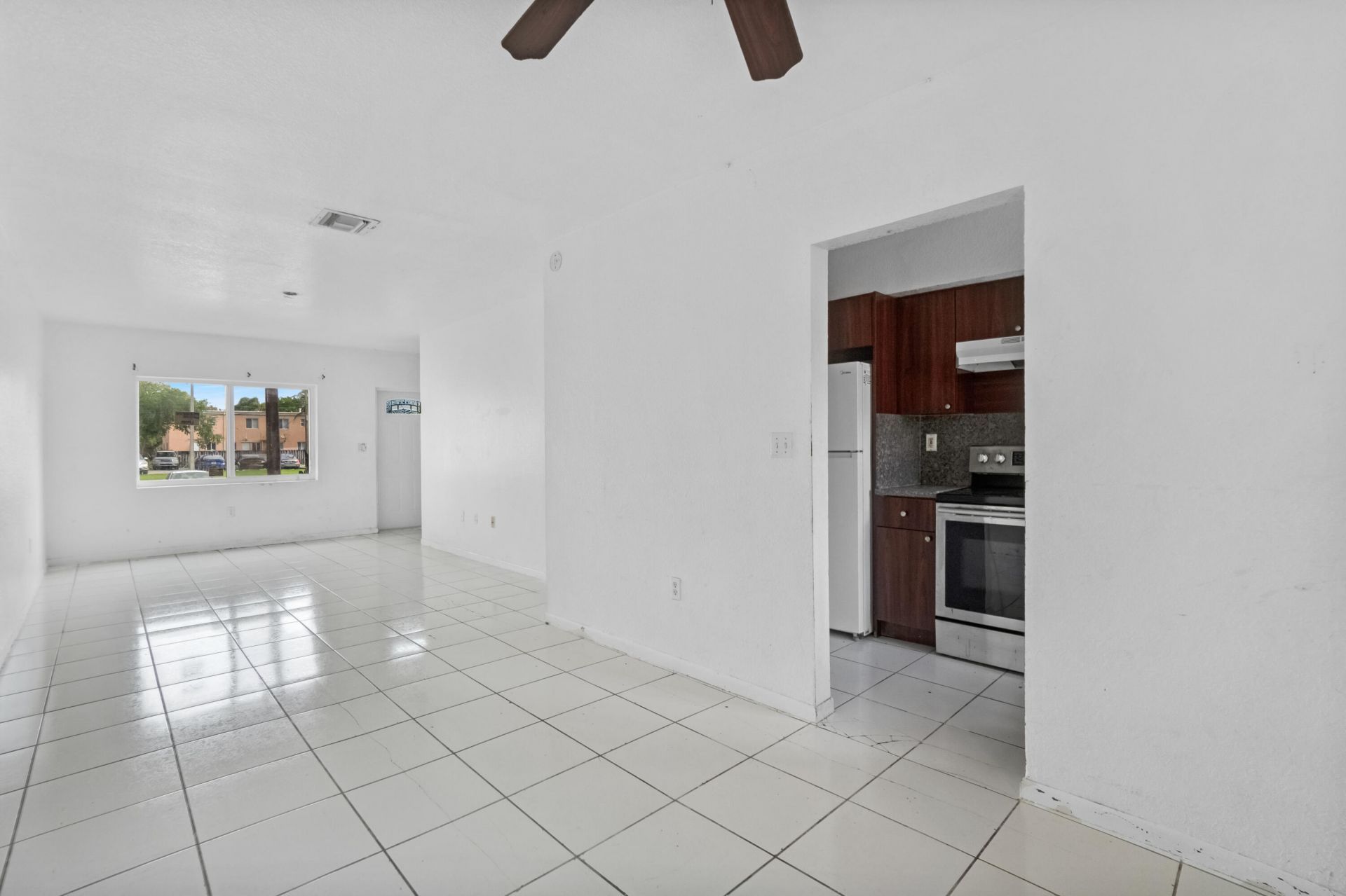306 NW 84th Terrace, Unit 306, Miami, FL 33150 Photo