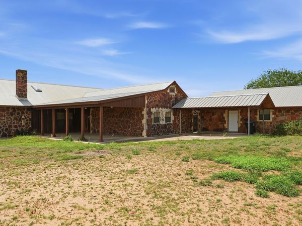 1001 HORTON LN, Poteet, TX 78065