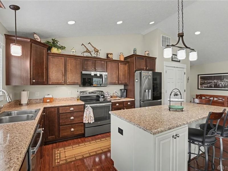 622 Willow Point Court, Troy, OH 45373 Photo 12