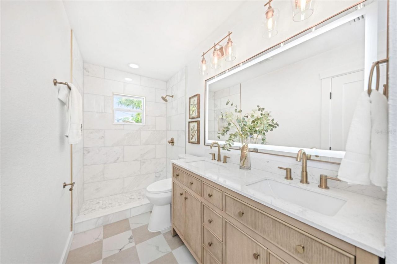 653 64th Avenue S, Saint Petersburg, FL 33705 Photo