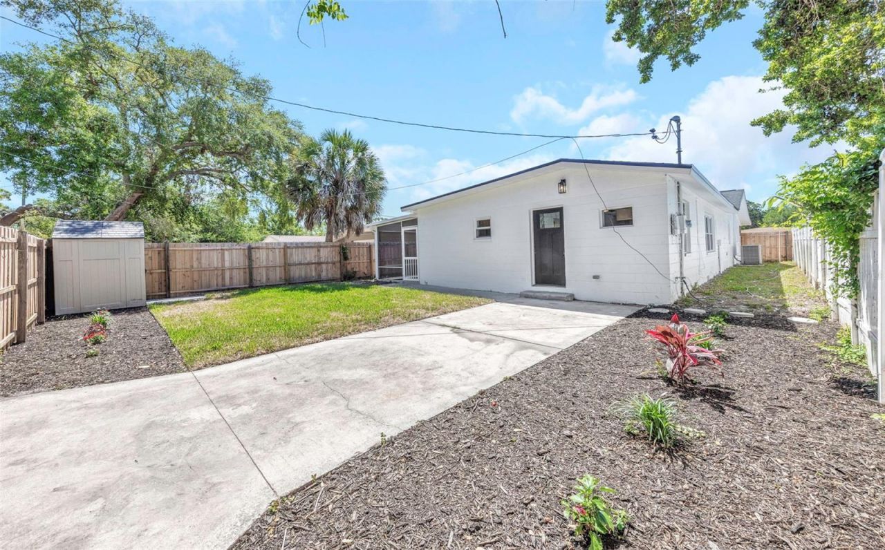 653 64th Avenue S, Saint Petersburg, FL 33705 Photo