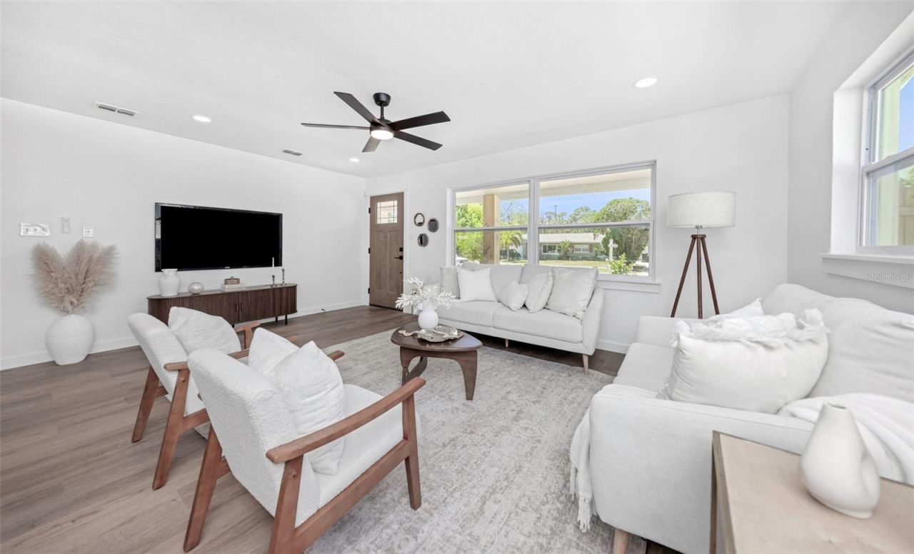 653 64th Avenue S, Saint Petersburg, FL 33705 Photo