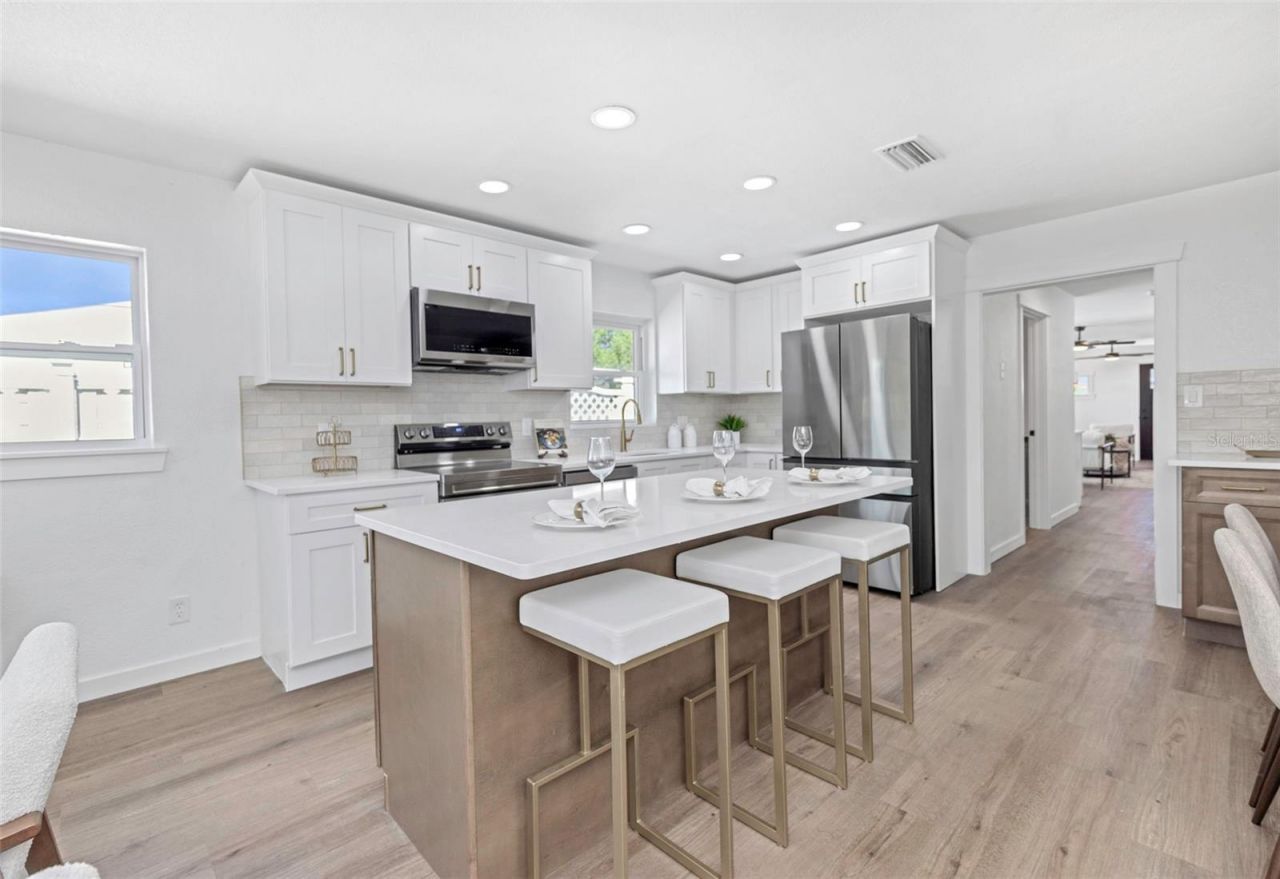 653 64th Avenue S, Saint Petersburg, FL 33705 Photo