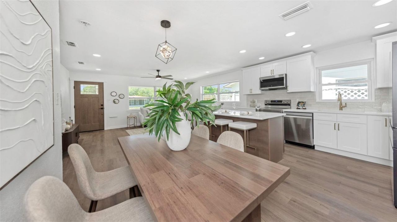653 64th Avenue S, Saint Petersburg, FL 33705 Photo