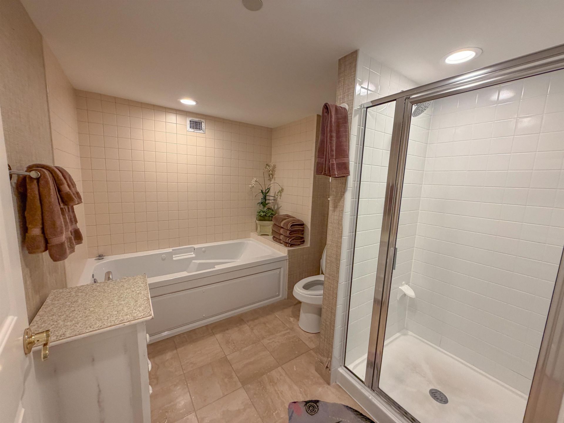 8560 Queensway Blvd.  Photo 23