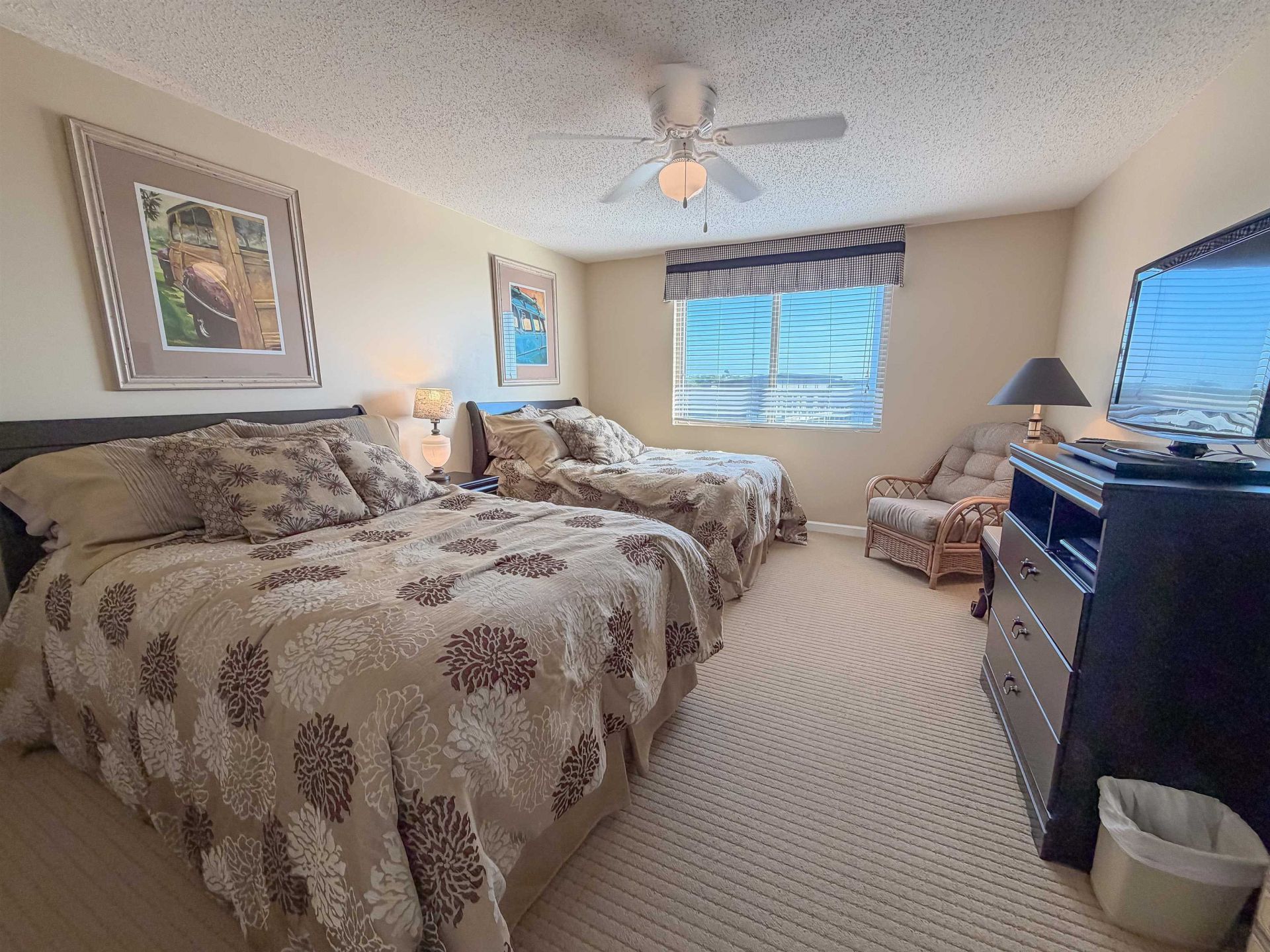 8560 Queensway Blvd.  Photo 25