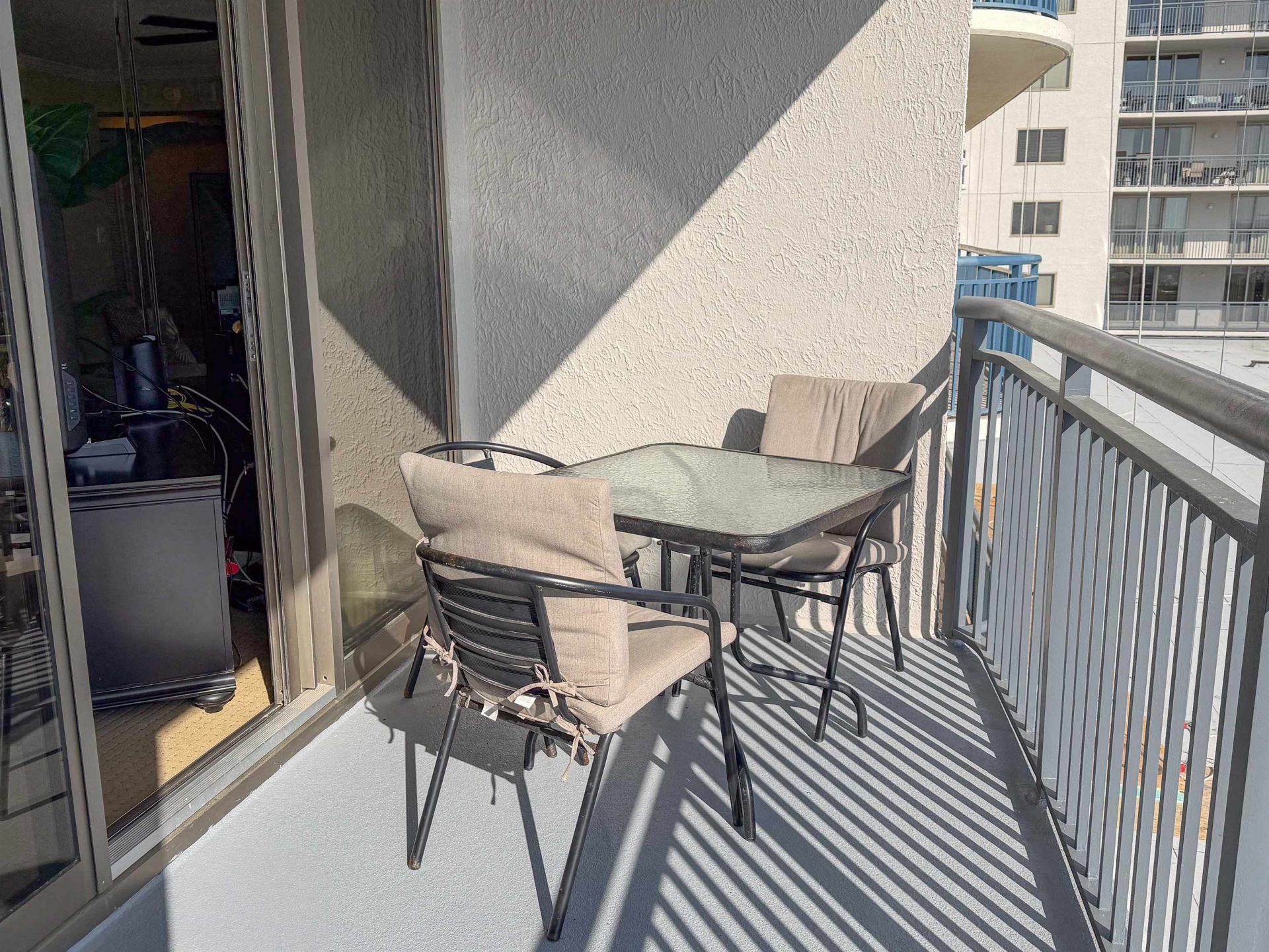 8560 Queensway Blvd.  Photo 5