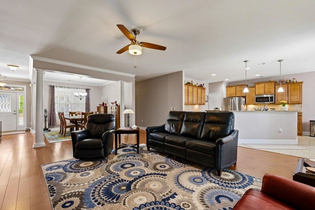 504 Oak Pond Ct.  Photo 10