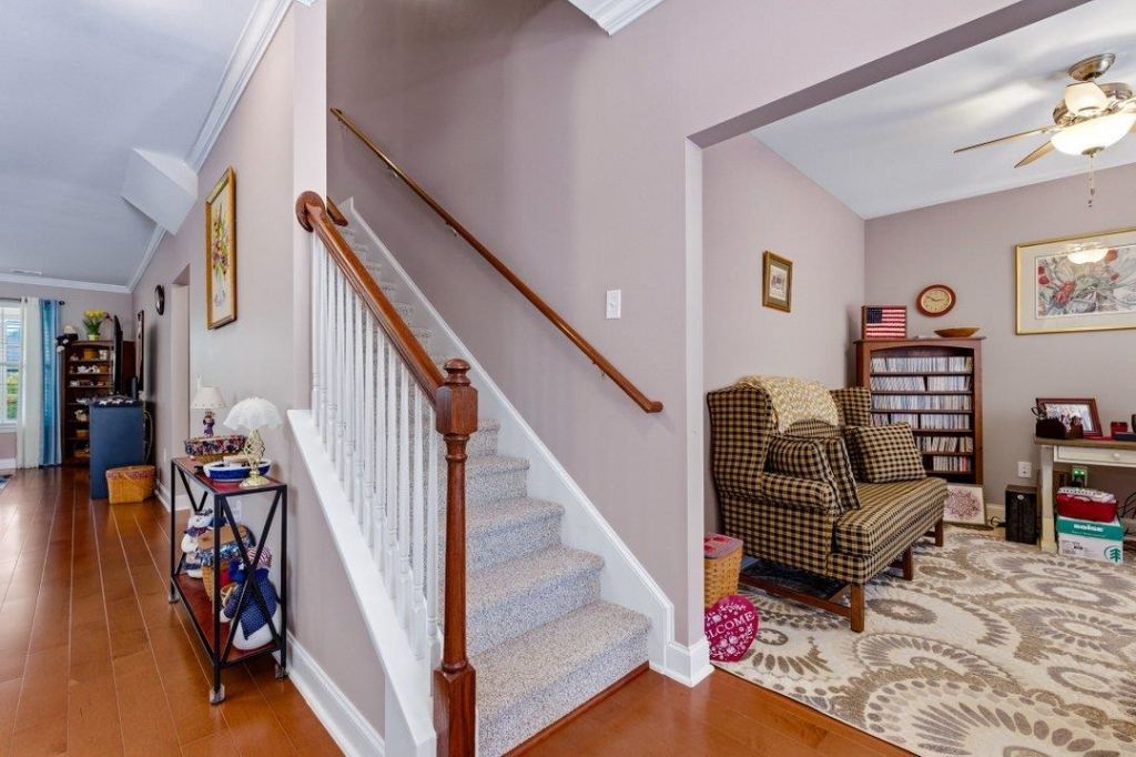 504 Oak Pond Ct.  Photo 6