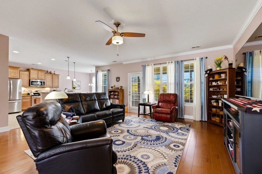 504 Oak Pond Ct.  Photo 9