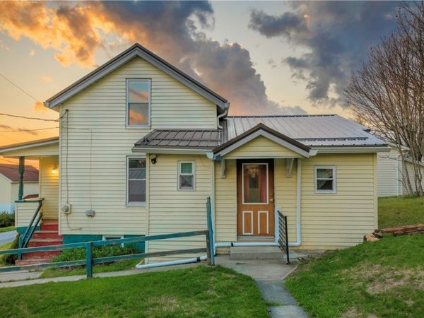 607 Devlin St , Gallitzin Boro, PA 16641