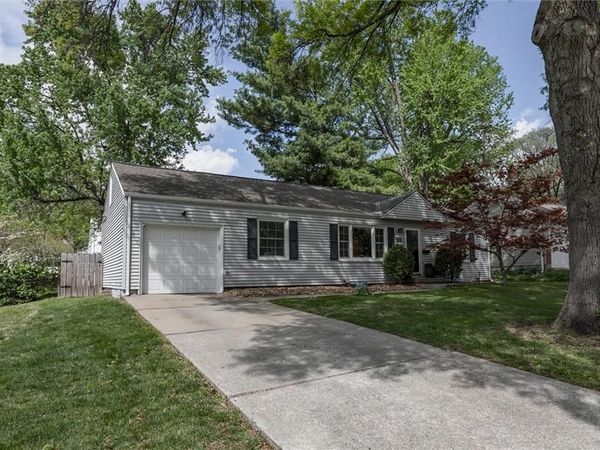 4600 W 54th Terrace, Roeland Park, KS 66205