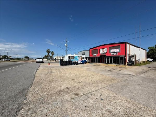 3803 PARIS Road , Chalmette, LA 70043