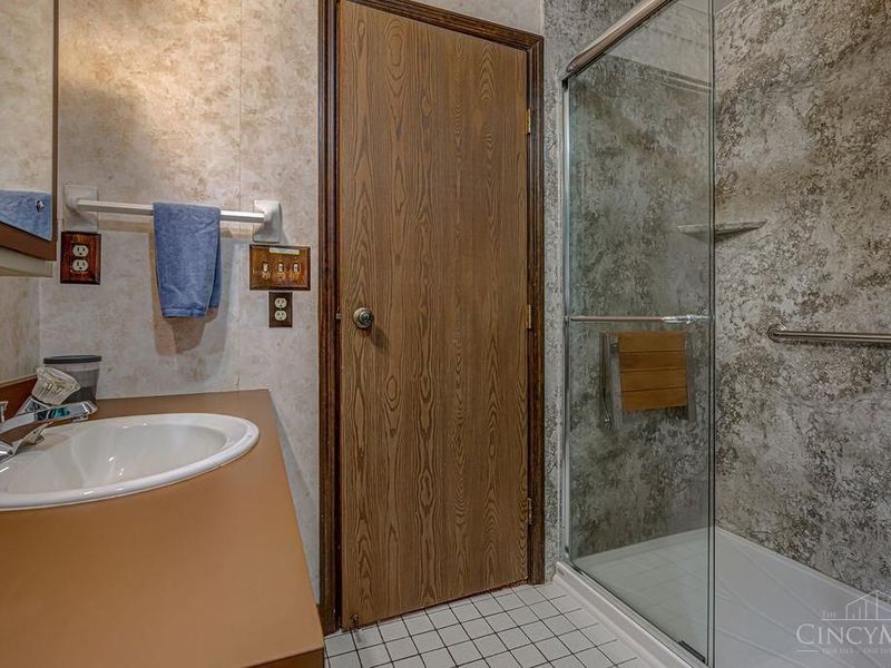 6215 Daleview Road, Cincinnati, OH 45247 Photo 29