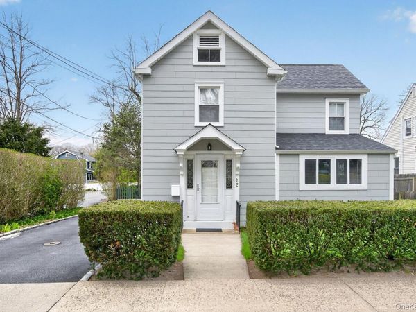22 Perry Avenue , Bayville, NY 11709