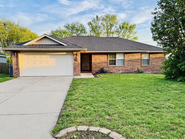 142 W Trail Point Drive, Nixa, MO 65714