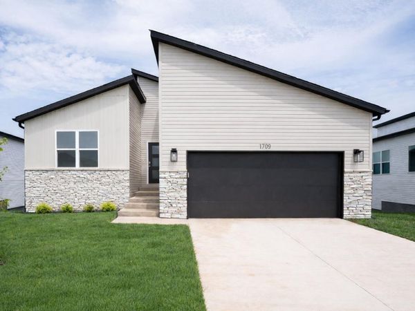 1722 N Hawthorne Place , Brookline, MO 65619