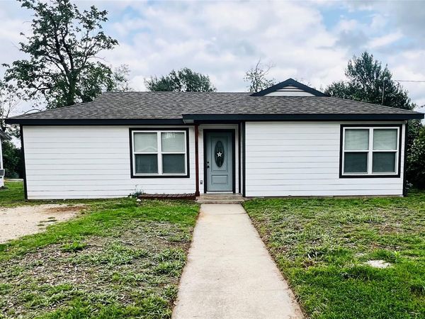 728 Copeland ST , Rockdale, TX 76567