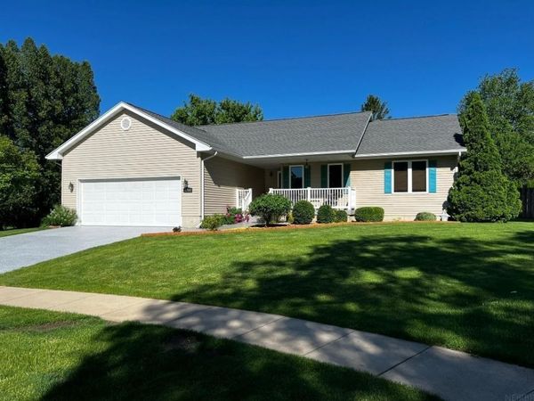 5702 Daisy Drive, Waterloo, IA 50701