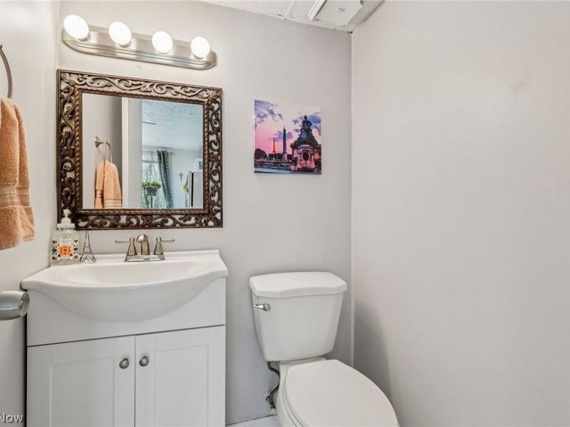 1886 James B Drive, Mc Donald, OH 44437 Photo 14