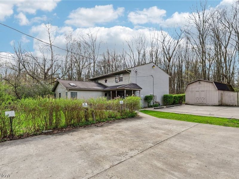 1886 James B Drive, Mc Donald, OH 44437 Photo 2