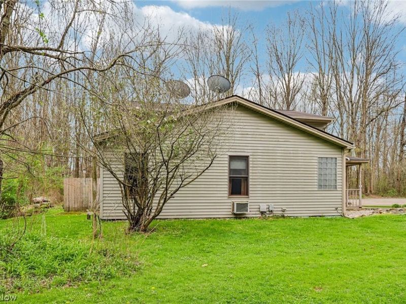 1886 James B Drive, Mc Donald, OH 44437 Photo 3