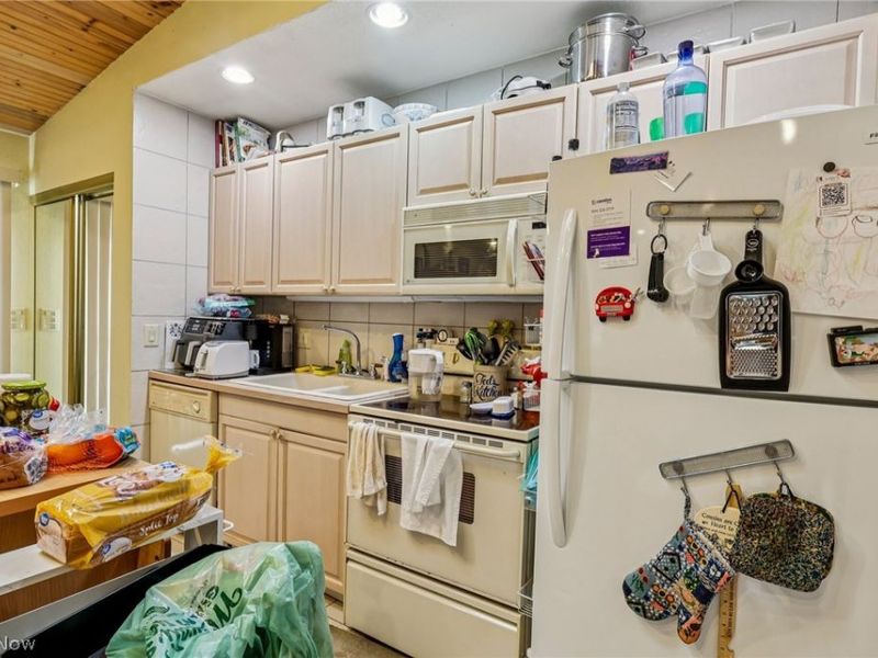 1886 James B Drive, Mc Donald, OH 44437 Photo 5