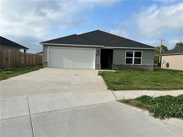 2533 E Foxbury Street , Siloam Springs, AR 72761