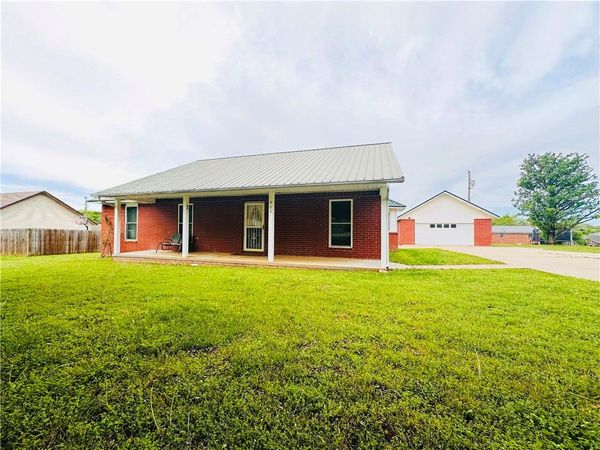 903 Acorn Street, Huntsville, AR 72740